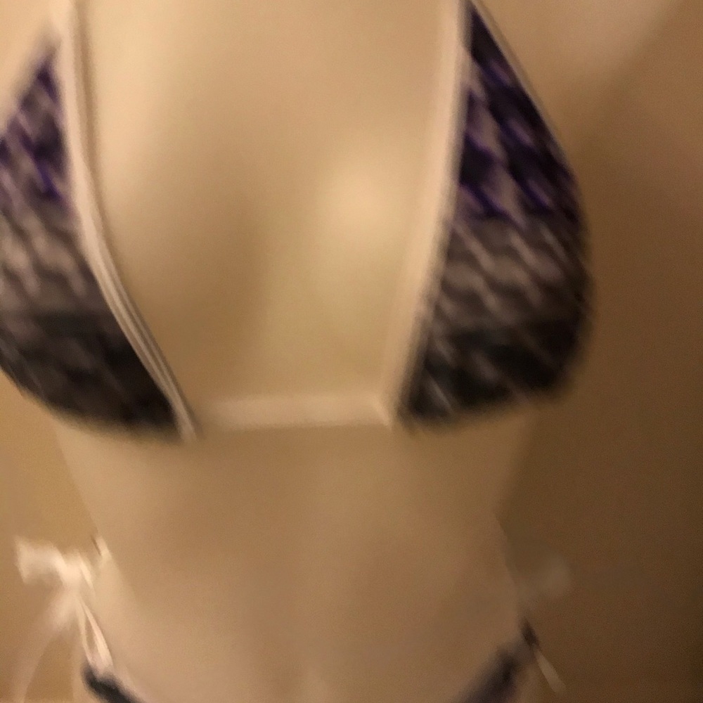 Bikini - Picture 3 of 7